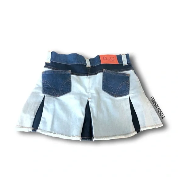 Dolce & Gabbana Vintage Logo Medallion Mini Skirt - Picture 14 of 15